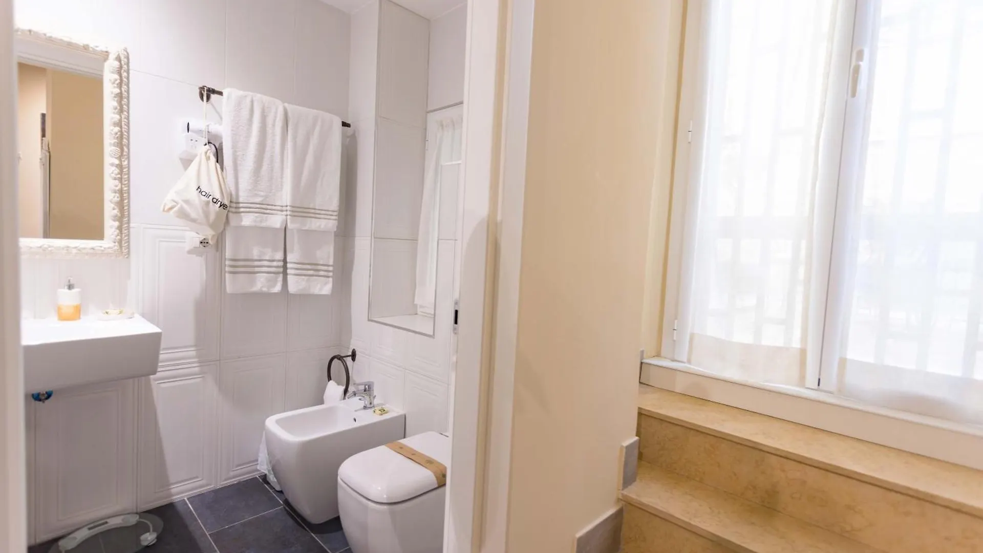 Bed & Breakfast Domus Deorum Napoli Italia