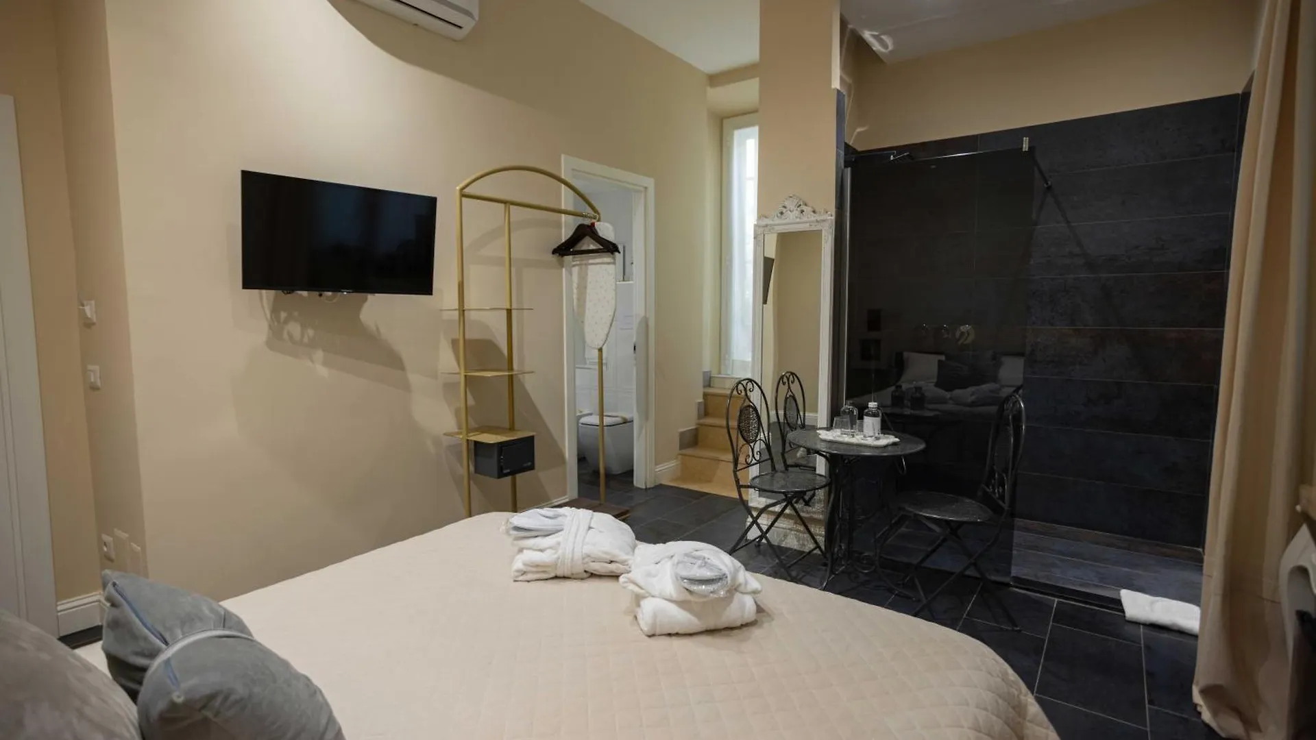 Domus Deorum Naples Bed & Breakfast