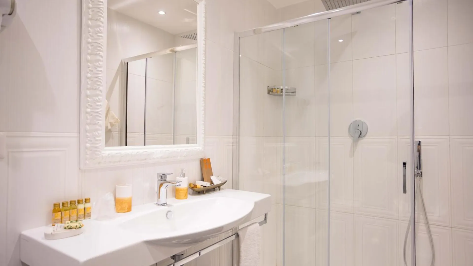 Bed & Breakfast Domus Deorum Naples