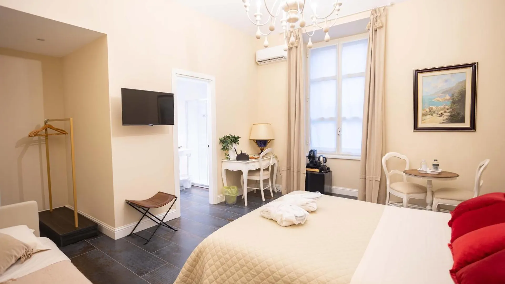 Bed & Breakfast Domus Deorum Naples